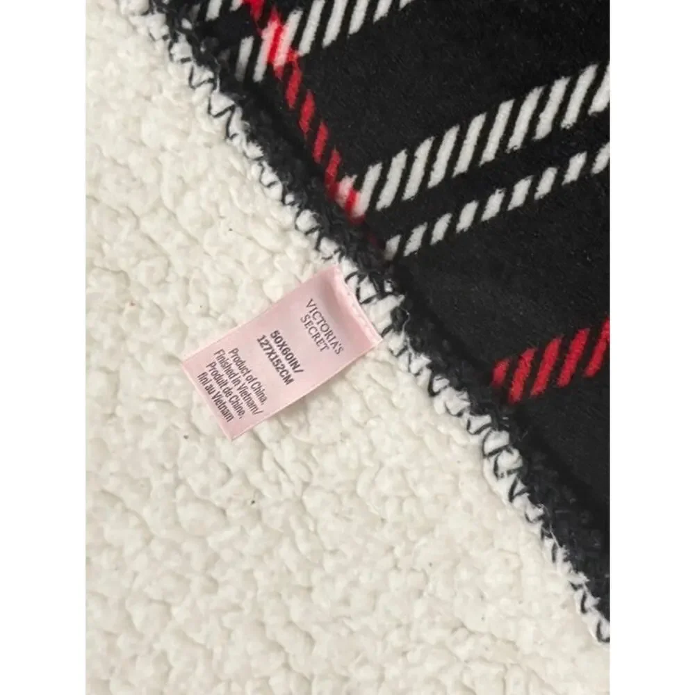 Victorias Secret Reversible Fleece Faux Shearling Blanket Black Red White Throw